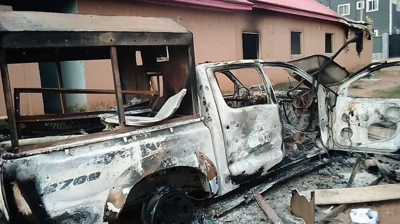 Just In: Traders Set Vigilante Office, Vehicle Ablaze In Umuahia