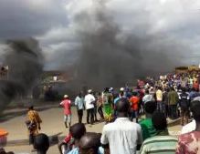 Angry Youths Allegedly Attack Fulani Herdsmen, Destroy Police Station In Kwara
