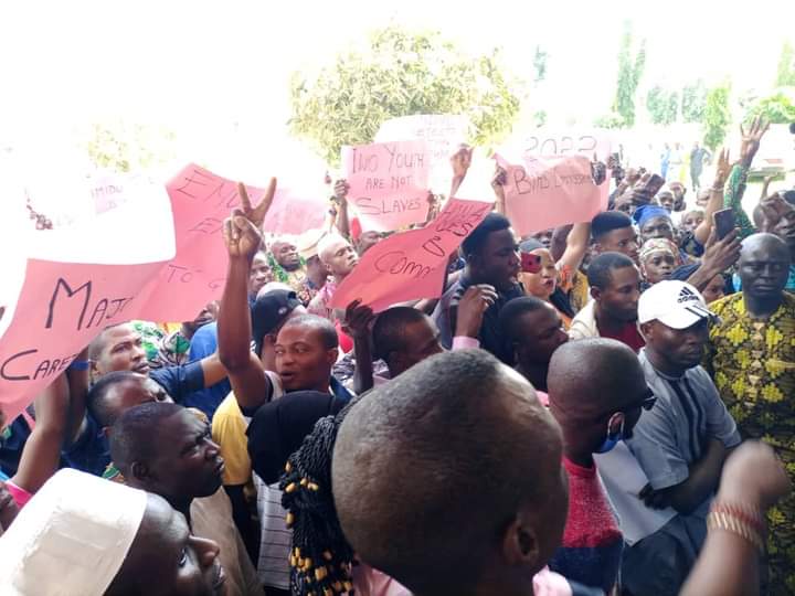 Osun APC Members Stage Protest Against  Gov Oyetola’s LG Appointments