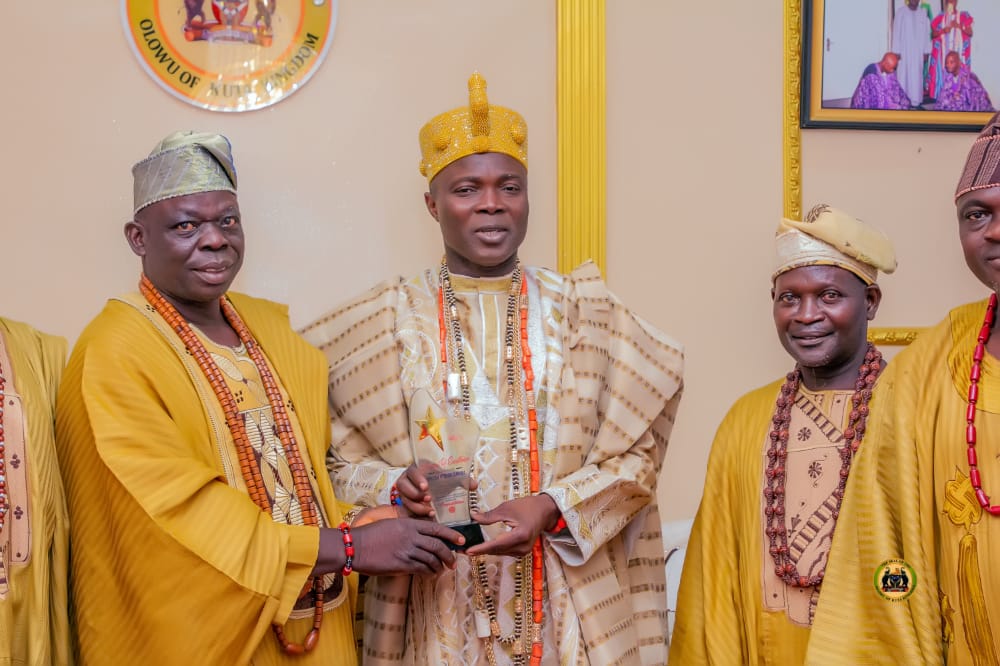 Olowu of kuta bags excellent award