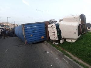 40ft Containerized Truck Falls On Occupied Car In Lagos