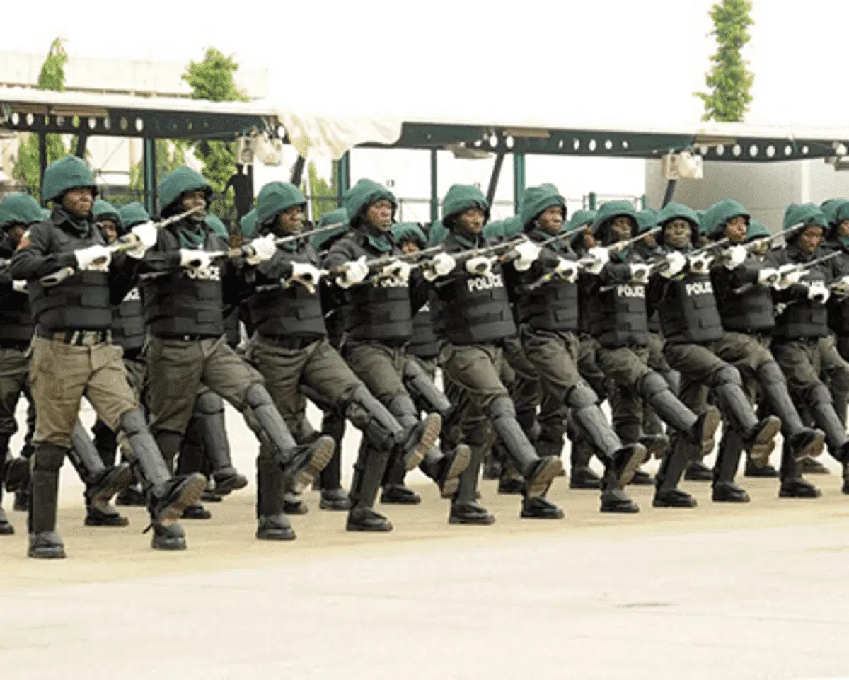 Buhari Makes Empty Promises On Salary Increase Since 2018; See What Nigerian Policemen Currently Earn