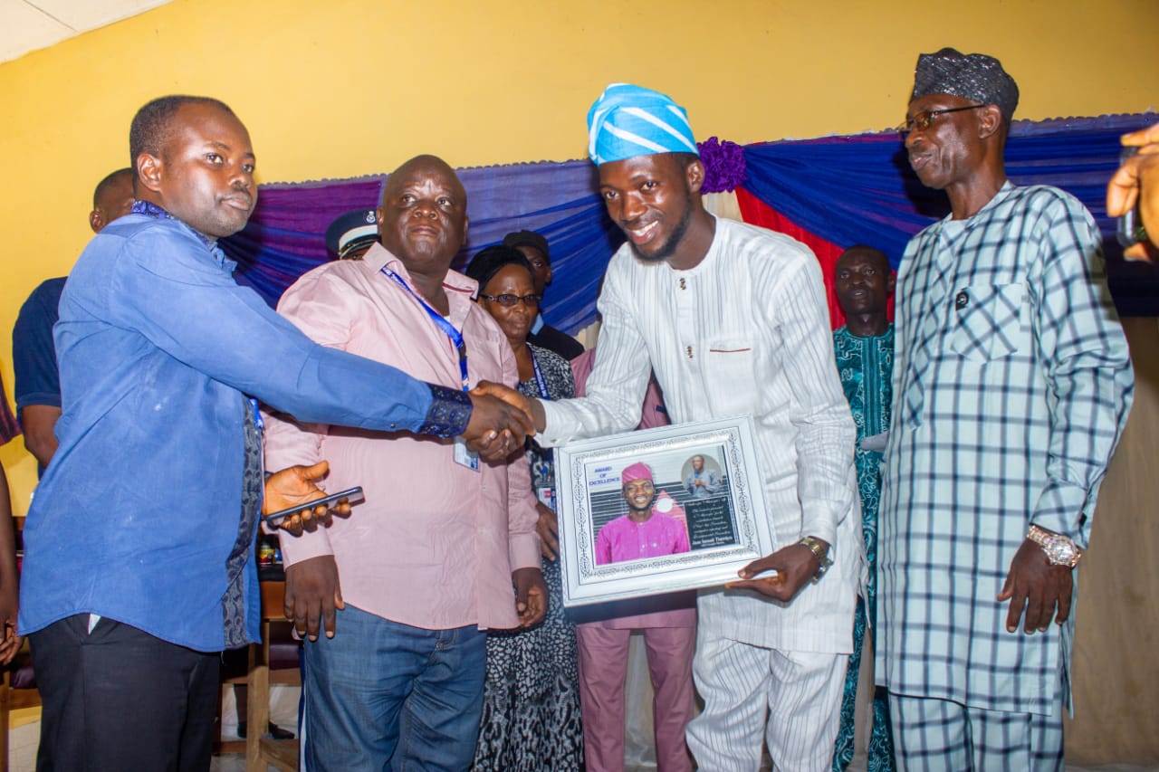 Insight Media Publisher, Jare Tiamiyu Bags Osun Poly’s Award Of Excellence