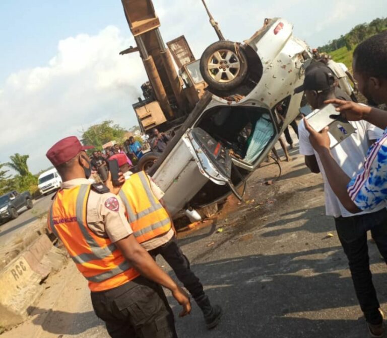 Fresh vehicle plunges into Ogun river; 2 confirmed dead