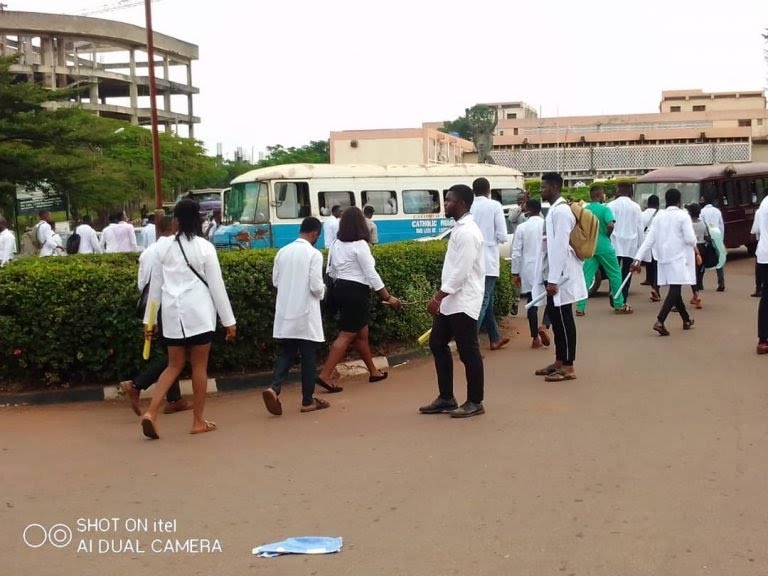Medical students protest rocks UNN over power outage