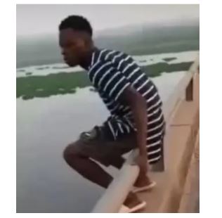 VIDEO: 21-year-old Diploma Holder Jumps Into Lagos Lagoon, Leaves Message For His 1-year-old Baby