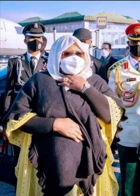 Viral Photo: Aisha Buhari Orders All Staff To Go Home