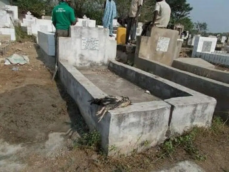 Two men arrested at Oyo Cemetery for exhuming 16 human skulls