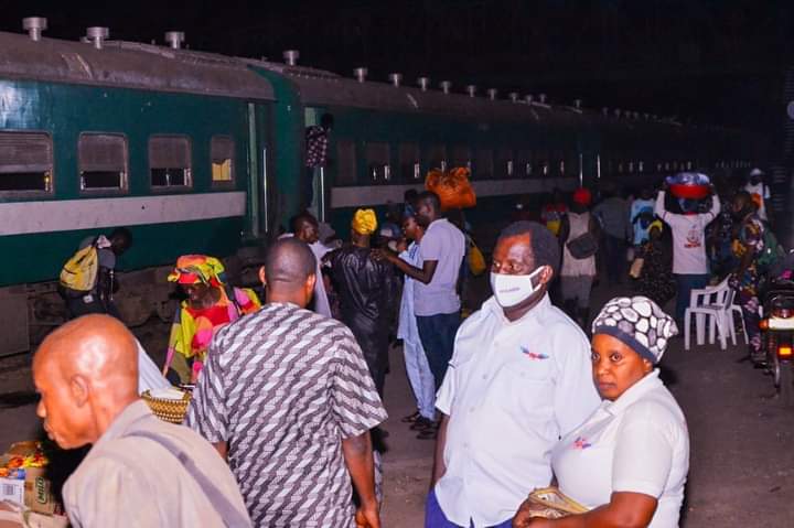 Osun Free Train Ride: Beneficiaries urge residents to re-elect Oyetola for second term