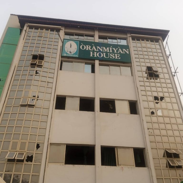 [BREAKING] Osun APC Crisis: Again, Gunmen Attack Aregbesola’s Oranmiyan House (Photos)