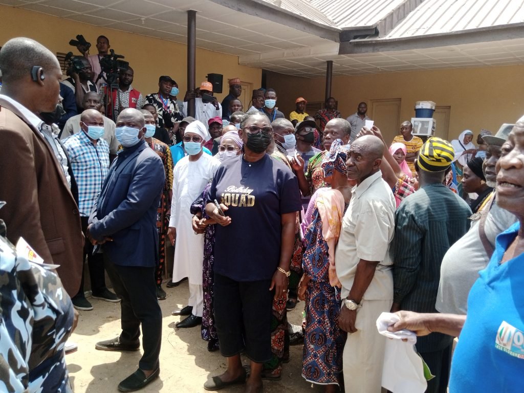 Osun APC governorship primary: Other Aspirants’ agents absent at Oyetola’s ward