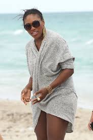 Serena Williams chills out on the beach in a white hot bikini (PHOTOS)