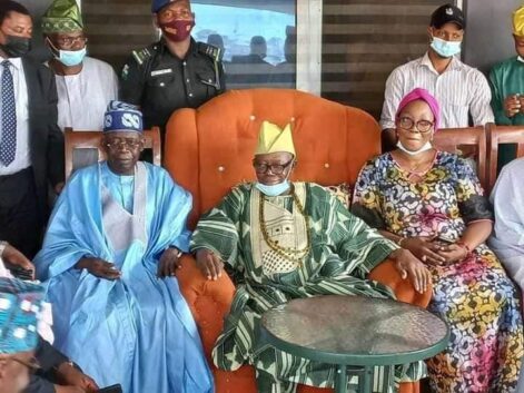 2023: APC presidential aspirant receives royal blessings from Olubadan-elect