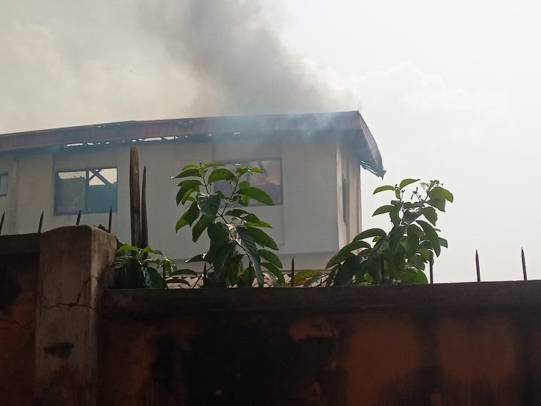 UPDATE: Fire Razes Popular Building In Osogbo