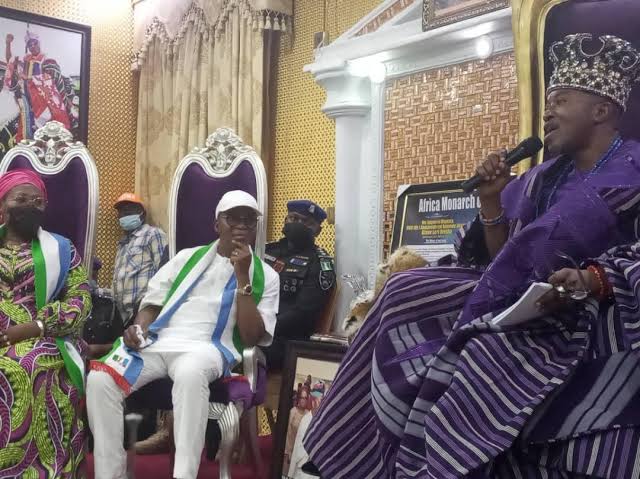 Osun 2022 Guber: “We won’t betray you” – Says Oluwo as Monarch, Citizens welcome Oyetola in Iwo