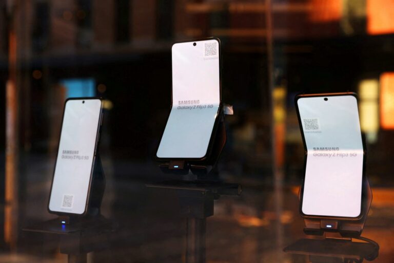 Just In: Samsung unveils new flagship smartphones