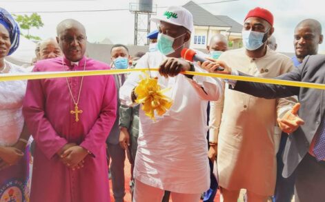 Bishop Onyia: Gov. Ugwuanyi a prayerful man