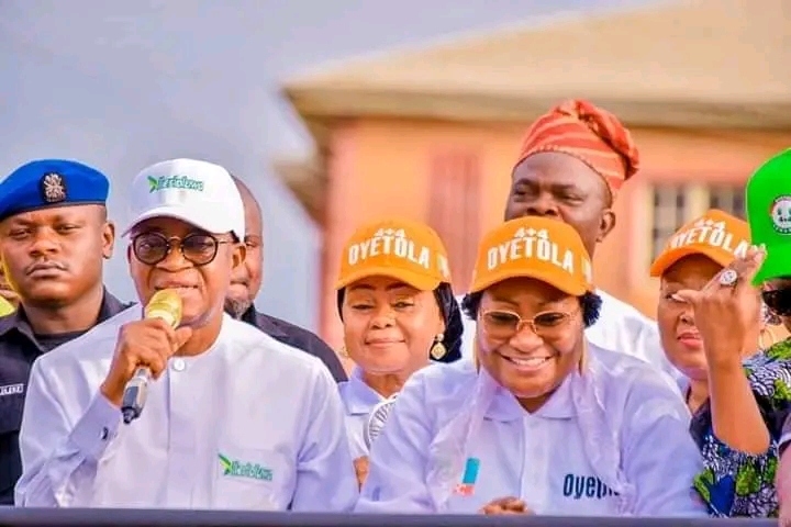 Osun 2022: Oyetola Storms Gbongan, Ode-Omu, Orile-owu; Monarchs, Citizens Declare Support For Re-election