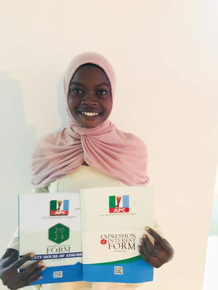 26-years-old Young Lady picks APC Nomination form