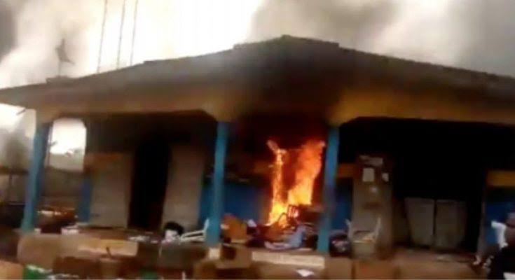 Gunmen Reportedly Set Police Station, Vehicles Ablaze In Anambra