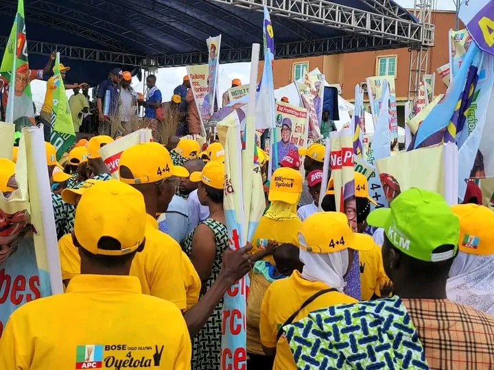 Chieftains, 10,000 PDP Members Dump Party For APC In Osun ahead July 16
