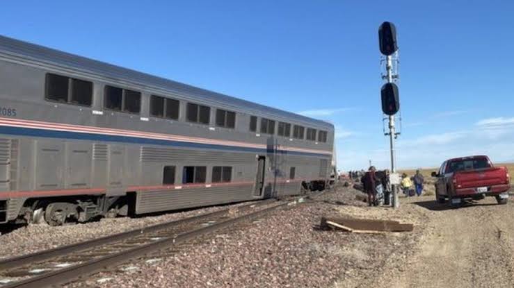 Report: 3 Killed, 50 Injured In Train Derailment In Missouri