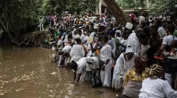 Osun festival 2022: Devotees defy government’s warning, drink water from River
