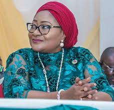 Several injured As Governor Oyetola’s Wife’s Convoy Attacked by Gunmen