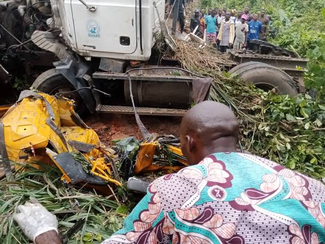 5 Die, 1 Injured As Diesel Tanker Loses Control In Sango-Ota-Idiroko Road