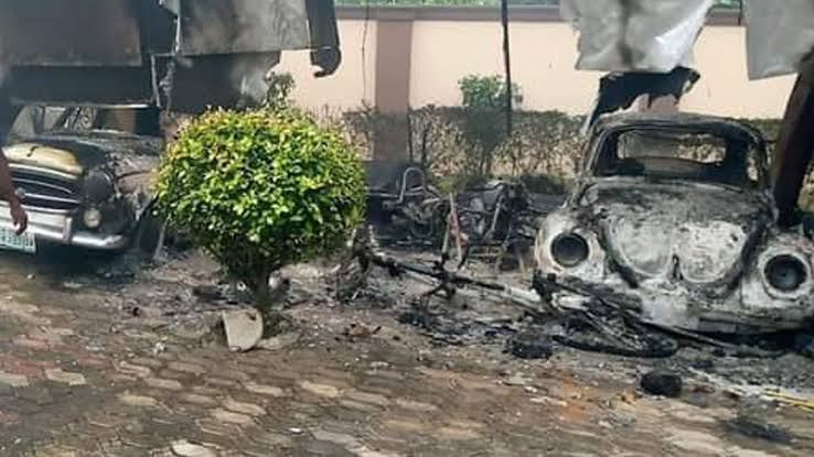 3 killed, houses burnt as Obaship tussle tears Agosasa community