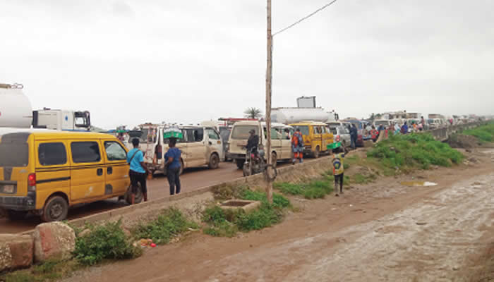JUST IN: Gridlock traps Lagos-Ibadan motorists, passengers for 16 hours