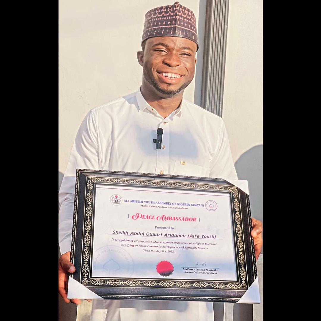 Sheikh Abdulqodir Aridunu Bags Peace Ambassador Award from All Muslim Youth Assembly of Nigeria