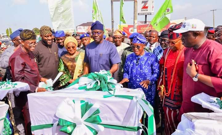 Oyetola, Makinde again consider people’s interest, Flag Off 91Km Osogbo-Iwo-Ibadan road