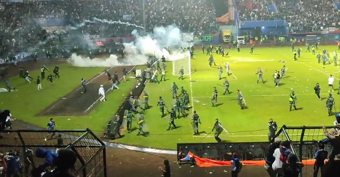 Tragedy as ‘174’ killed, 180 injured in stampede at Indonesia football match