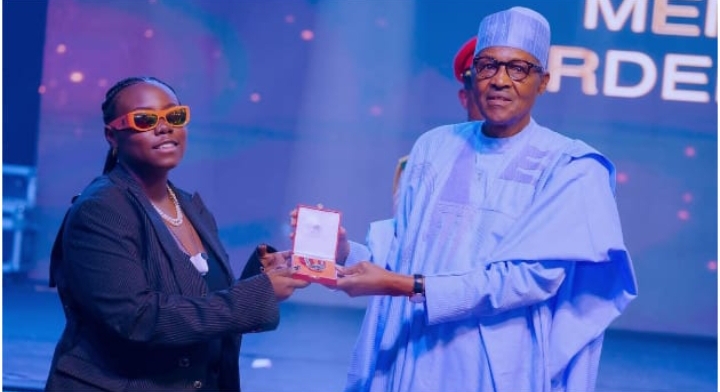 Teni Finally Speaks after being dragged for ‘Disrespecting Buhari’