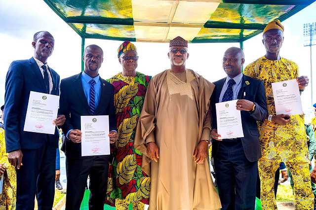 JUST IN: Ogun governor showers gifts on teachers, administrators, schools