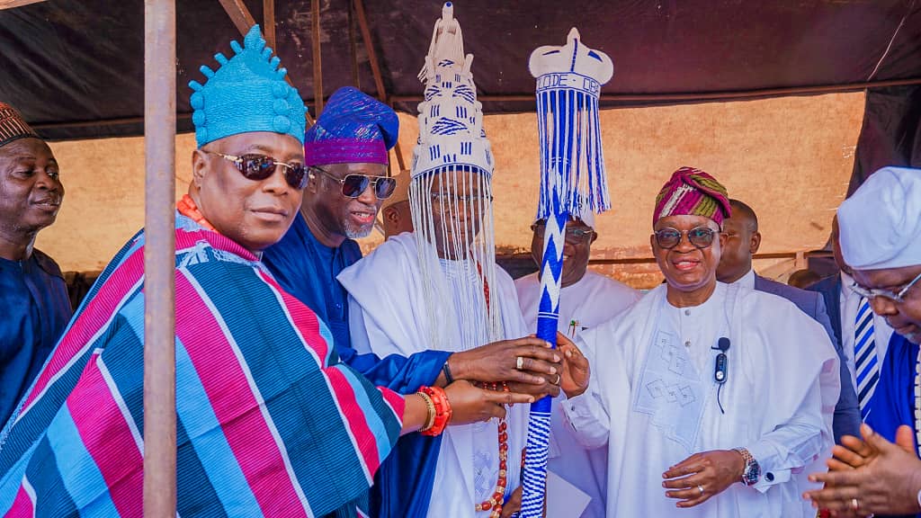 Osun govt installs new Olu of Awolowo, charges citizens on trajectory of peace, development