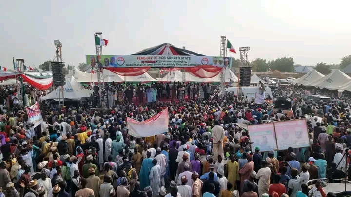 2023: Tambuwal, others receive PDP flags for general elections