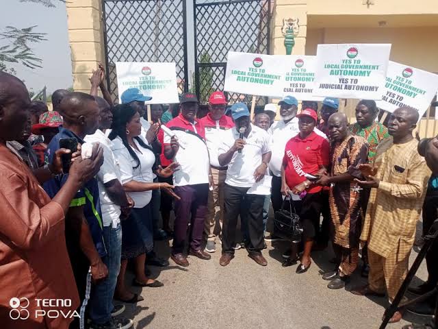 Ondo Workers Protest LG Autonomy, Hit State Assembly
