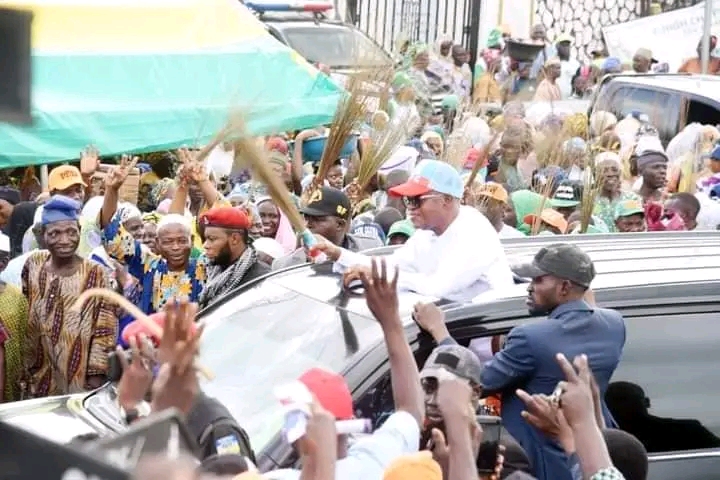 2023: Oyetola Receives Hero’s Welcome In Osun As Supporters Hold Interdenominational Prayer For Him