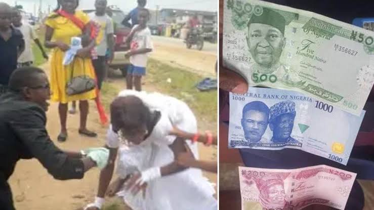 Drama In Nigeria As Family Members Reject Old Naira Notes As Bride Price