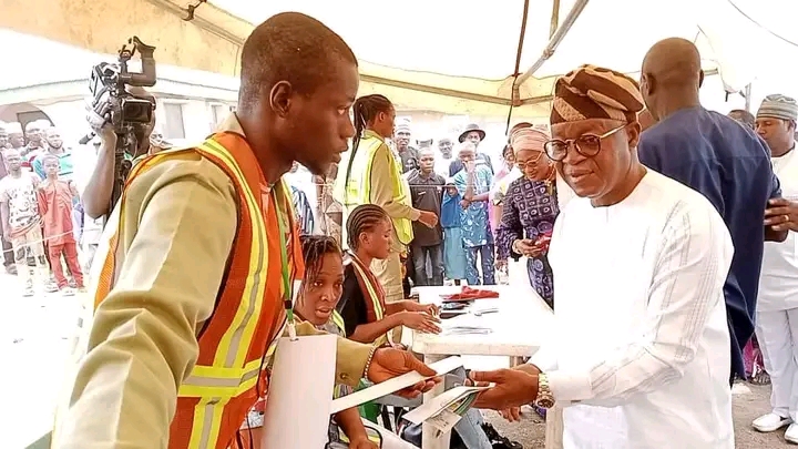 #NigeriaElection2023: Oyetola, wife vote in Iragbiji, hails INEC over peaceful process