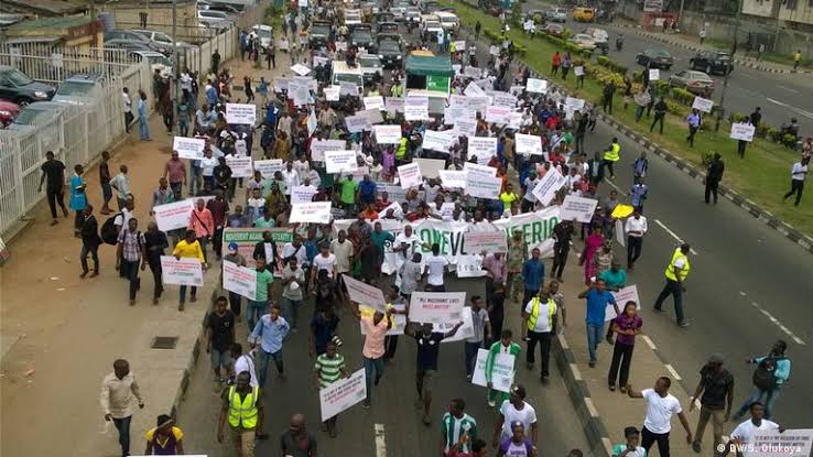 Just In: Unrest Erupts In Lagos Over ‘Naira Crunch’