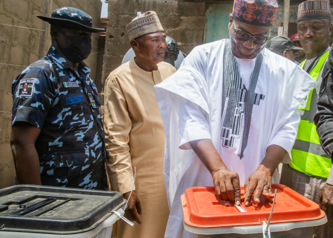 March 18: Kwara governor wins polling unit, applauds residents for peaceful conduct