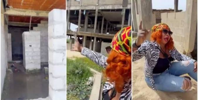 After Over 40 Years Outside, US-based Woman Weeps Over ‘Uncompleted’ House Brother Built For Her In Nigeria