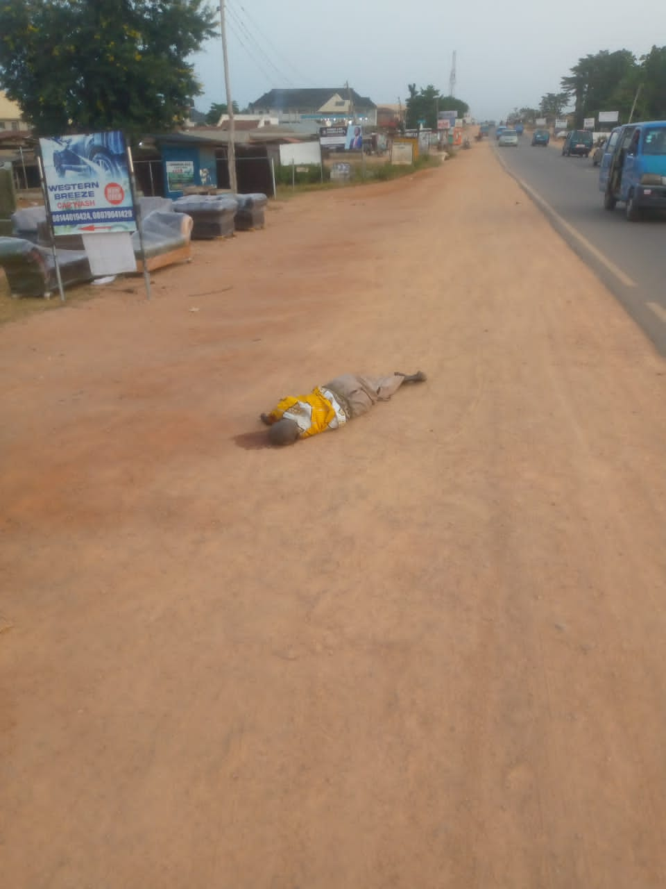 OMG!!! Dead Body Found By Roadside in Osogbo, Residents Raise Alarm