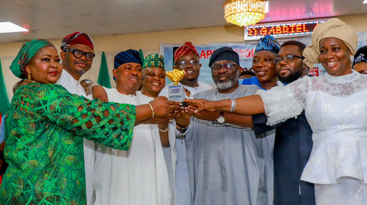 OSUN: Aregbesola Misses Out As Ijesa APC Stakeholders Honour Oyetola, Ex-speaker Owoeye, Others