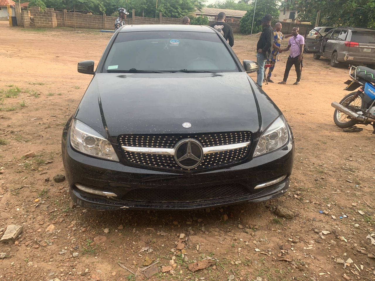 Police in Osun arrest suspected car snatchers, receiver; recover stolen vehicle, arms