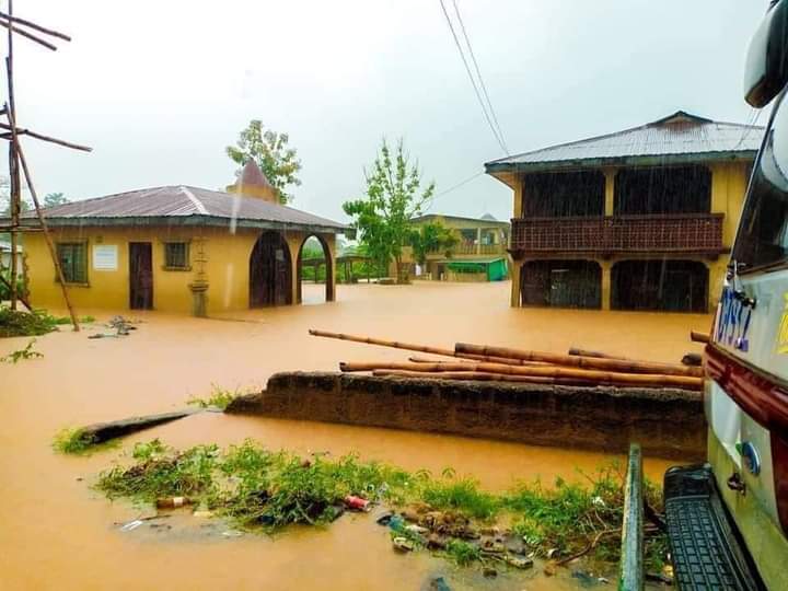 Osun residents count losses as flood destroys properties in Ikire, Commissioner for Environment reacts