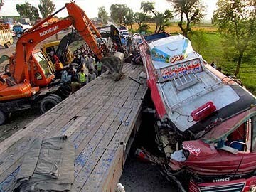 Lagos-Badagry Expressway auto crash kills 14 Persons, injures 9